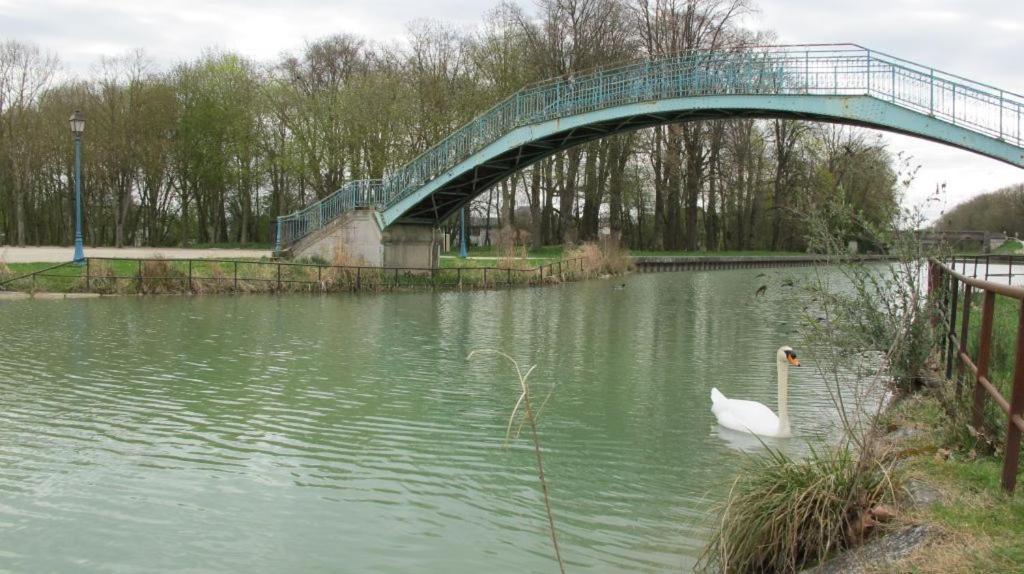 ホテル Les Collinades De Chalons エクステリア 写真